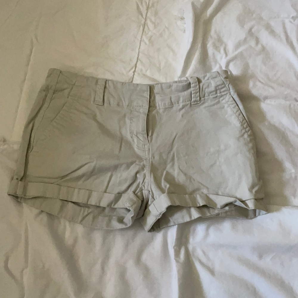 Vineyard Vines Khaki Shorts size 4